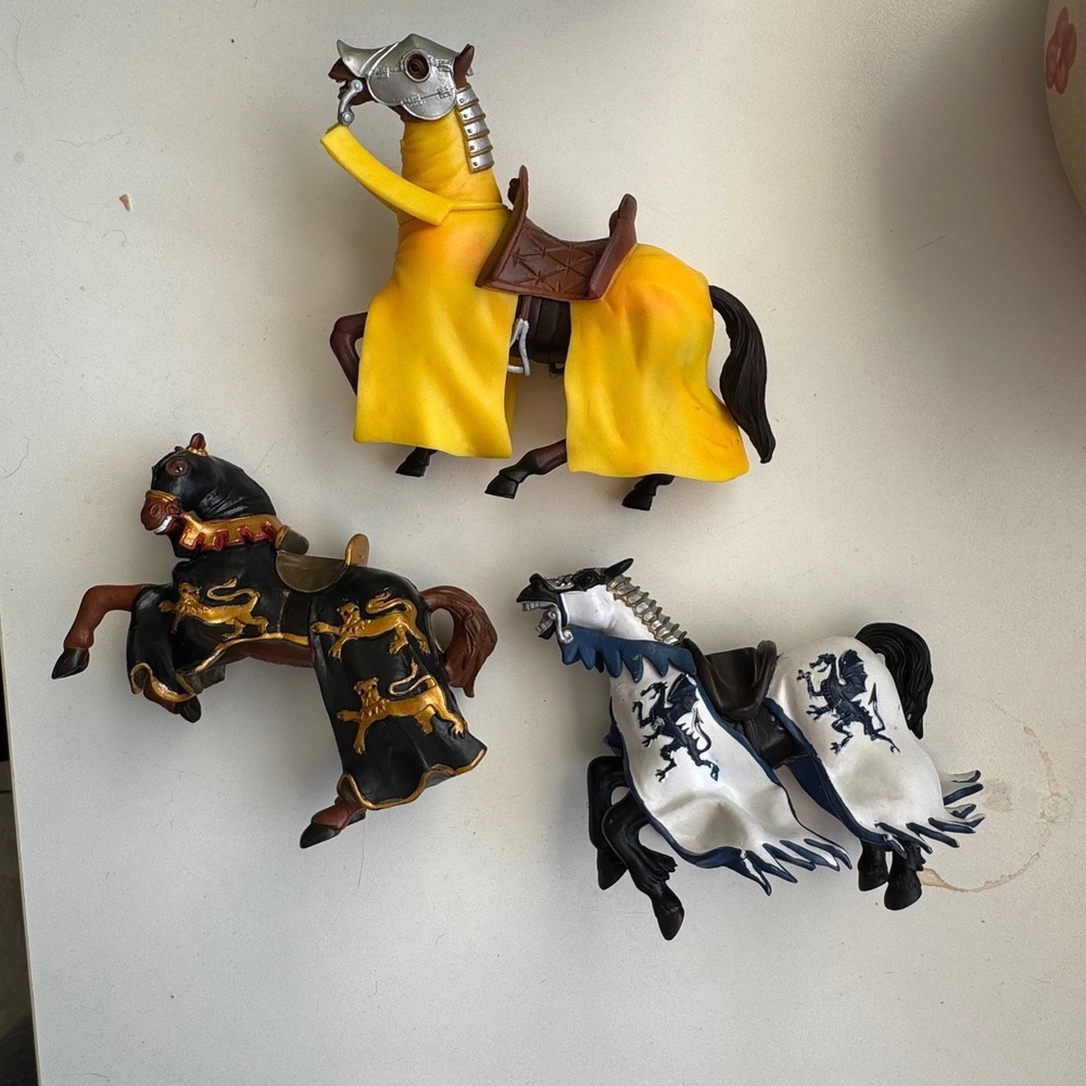 Papo Medieval Knight Horses Lot of 4 Figures 2002-2006 Lion Dragon Armor -READ